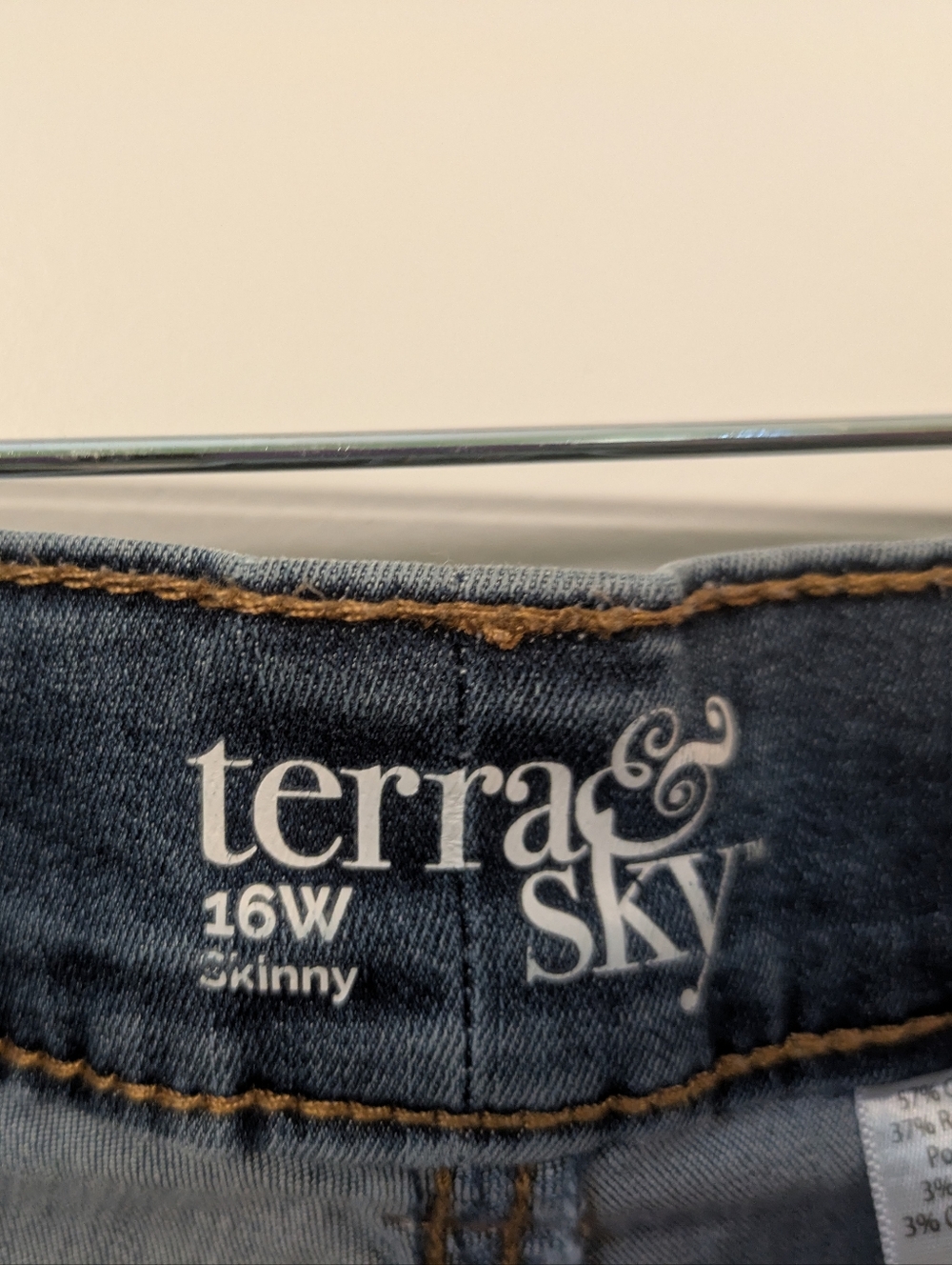 🔴 terra + Sky High-Rise Slim Jeans in Medium Wash - Picture 5 of 11